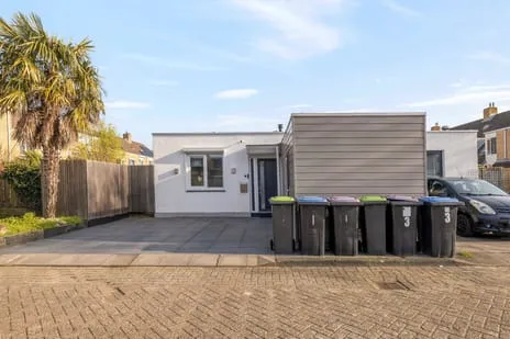Twee-onder-één-kap te koop: Falernogaard 1, Gaarden Spijkenisse