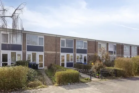 Tussenwoning te koop: Falstaffstraat 6, Hoogvliet Rotterdam