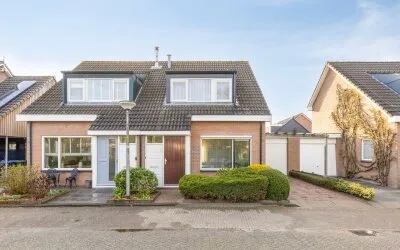 Tussenwoning te koop: Farniastate 15, Camminghaburen-Noord Leeuwarden