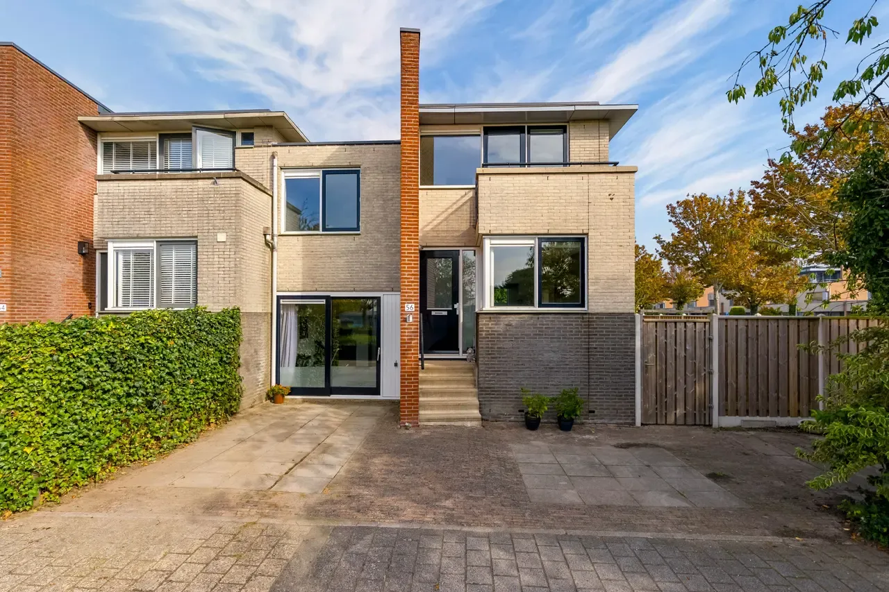 Twee-onder-één-kap te koop: Fassbinderstraat 56, Almere