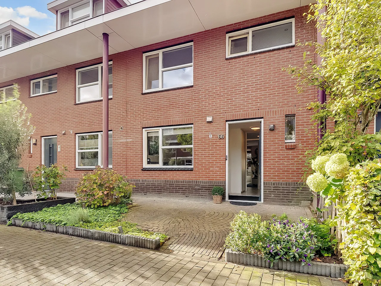 Tussenwoning te koop: Faustlaan 66, Nieuw-Vennep