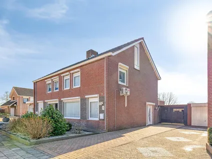 Twee-onder-één-kap te koop: Fazantendonk 29, Sint Willebrord St. Willebrord