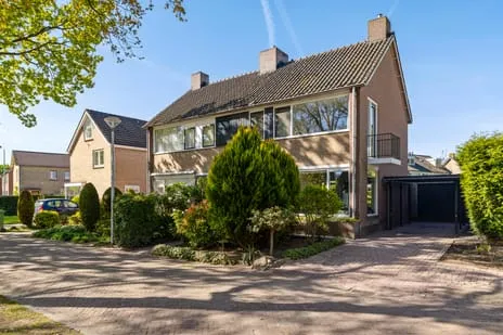 Twee-onder-één-kap te koop: Fazantweg 3, Paterswolde Paterswolde
