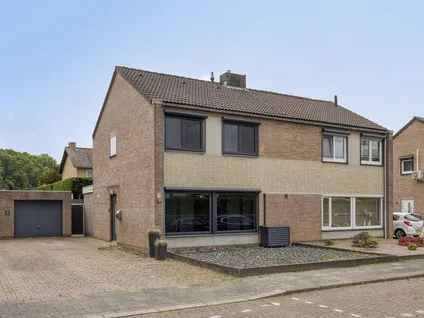 Twee-onder-één-kap te koop: Ferdinand Bolstraat 14, De Struiken Brunssum