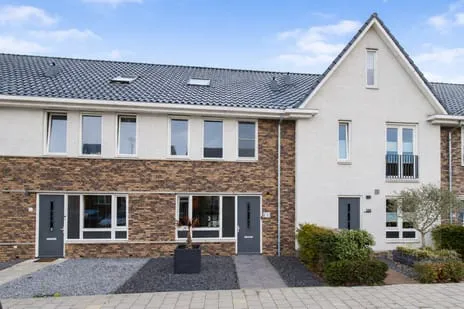Tussenwoning te koop: Fiep Westendorplaan 123, Verspreide huizen Hoeven Zaltbommel