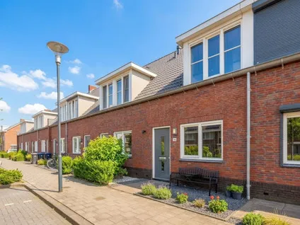 Tussenwoning te koop: Fiep Westendorplaan 193, Verspreide huizen Hoeven Zaltbommel