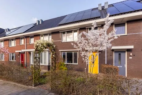 Tussenwoning te koop: Fiep Westendorplaan 200, Verspreide huizen Hoeven Zaltbommel