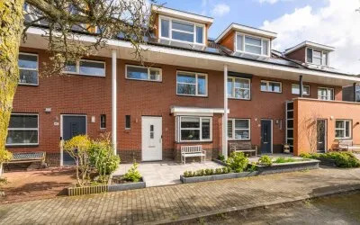 Tussenwoning te koop: Figarolaan 45, Nieuw-Vennep