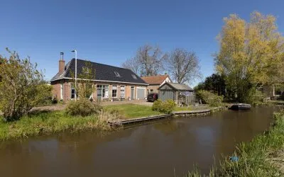 Twee-onder-één-kap te koop: Fiifhús 8, Verspreide huizen Wolsum Wolsum
