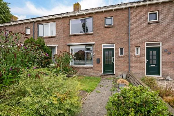 Tussenwoning te koop: Finne 5, Hallum