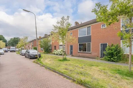 Terraced house for sale: Flamingolaan 10, Vredeveld Noord Assen
