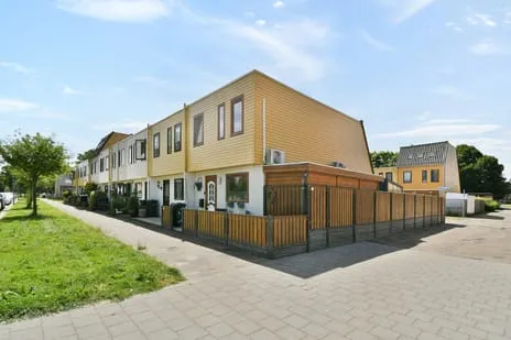 Corner house for sale: Fledermauspad 1, Hoogvliet Noord Hoogvliet Rotterdam