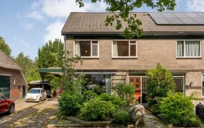 Twee-onder-één-kap te koop: Flintstraat 20, Emmermeer Emmen