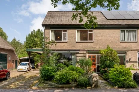 Twee-onder-één-kap te koop: Flintstraat 20, Emmermeer Emmen