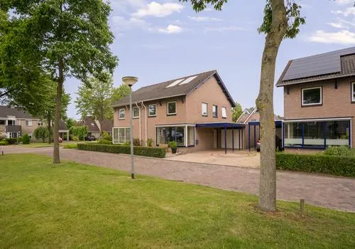 Twee-onder-één-kap te koop: Floralaan 13, Bovensmilde-Centrum Bovensmilde