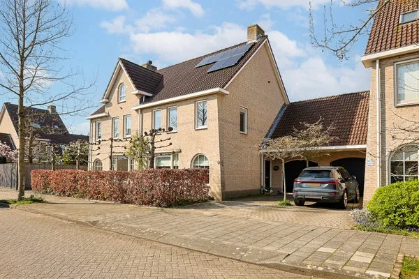 Tussenwoning te koop: Florapark 4, Eikenburg Eindhoven