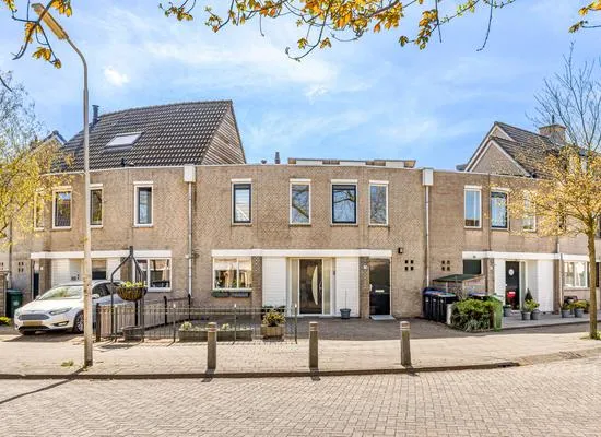 Tussenwoning te koop: Floraronde 13, Velserbroek