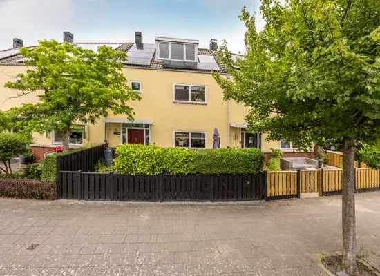 Tussenwoning te koop: Floraronde 157, Florarondebuurt Velserbroek