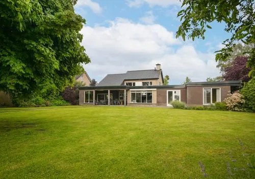Vrijstaande woning te koop: Florastraat 24, Kern Boven-Leeuwen Boven-Leeuwen