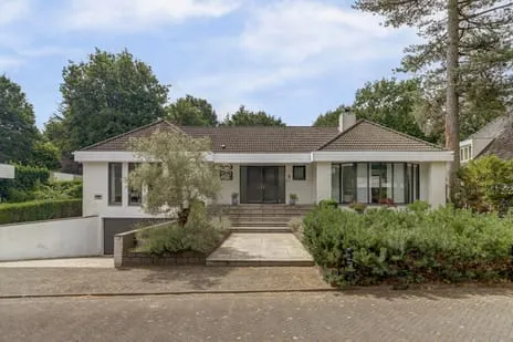 Vrijstaande woning te koop: Floresstraat 15, Karpen Eindhoven