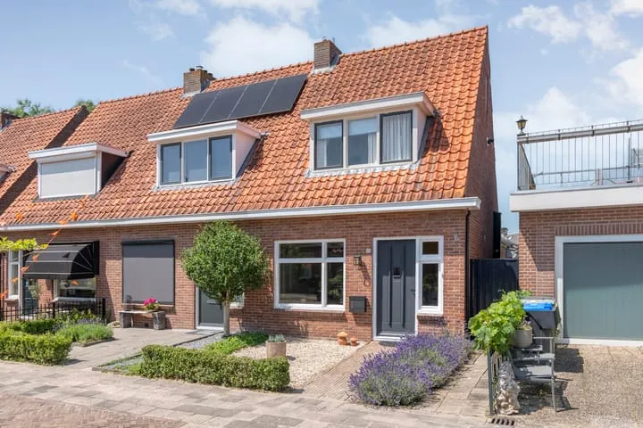 Corner house for sale: Floresstraat 23, Indische buurt Meppel