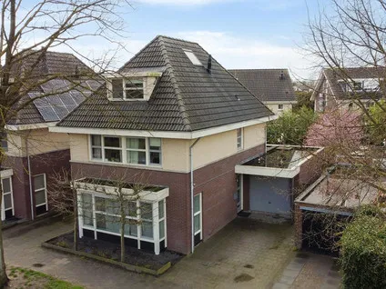 Twee-onder-één-kap te koop: Floresstraat 3, Weidedorp Hengelo