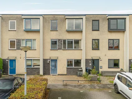 Tussenwoning te koop: Floris Versterstraat 103, Tussen de Vaarten Z.- Noordoost Almere