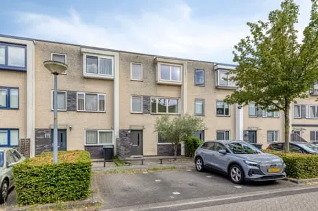 Tussenwoning te koop: Floris Versterstraat 47, Tussen de Vaarten Z.- Noordoost Almere