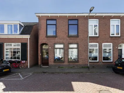 Hoekwoning te koop: Floris Schoutenstraat 18, Vrouwenpolderbuurt Sassenheim
