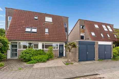 Tussenwoning te koop: Fluitekruidstraat 19, Kruidenwijk Noordwest Almere