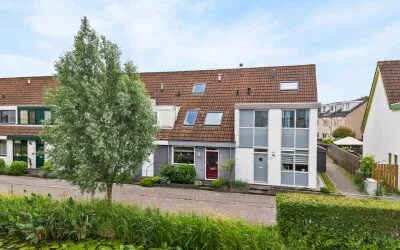 Tussenwoning te koop: Fluitekruidweide 37, Molenvliet-West Woerden