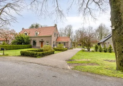 Twee-onder-één-kap te koop: Fluitenbergseweg-Oost 9, Verspreide huizen Pesse-Zuid Hoogeveen