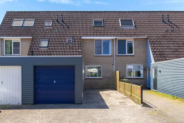 Tussenwoning te koop: Fluoriet 3, Edelstenenwijk Heerhugowaard