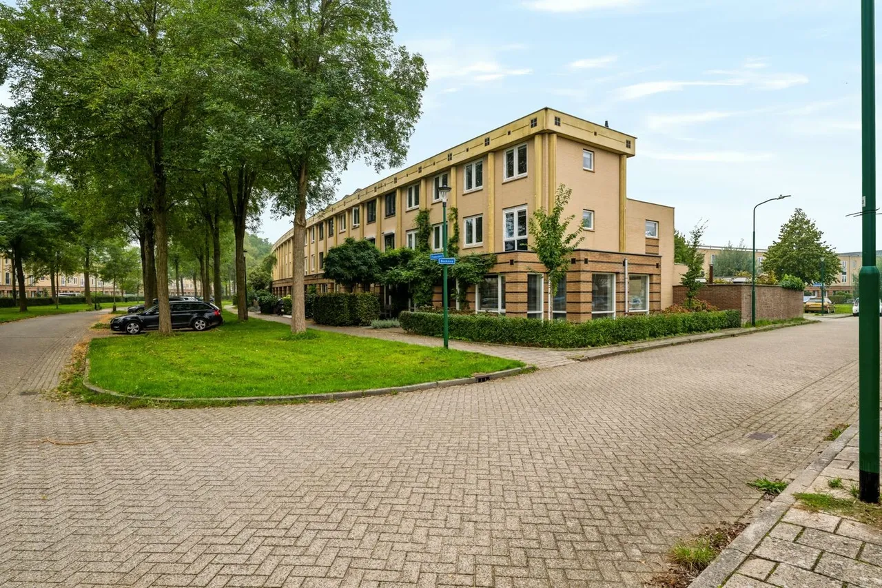 Hoekwoning te koop: Fluweelmos 1, Houten