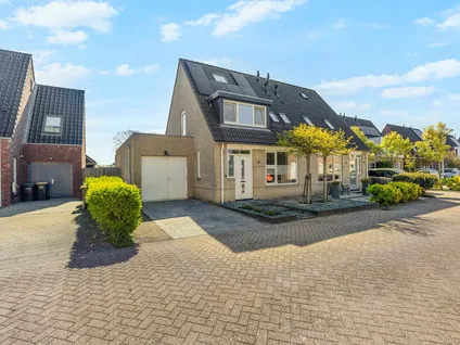 Twee-onder-één-kap te koop: Fluytstraat 24, Schepenbuurt Den Helder