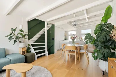 Studio for sale: Fokke Simonszstraat 37-3, Weteringbuurt Amsterdam