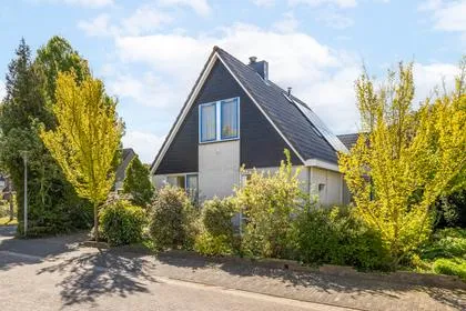 Twee-onder-één-kap te koop: Fonteinkruid 182, Cellesbroek Kampen