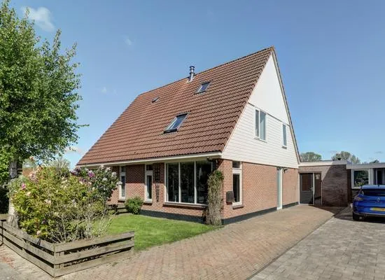 Tussenwoning te koop: Fonteinstraat 5, Midlum Midlum