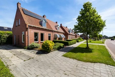 Twee-onder-één-kap te koop: Fonteinstrjitte 48, Holwerd Holwert