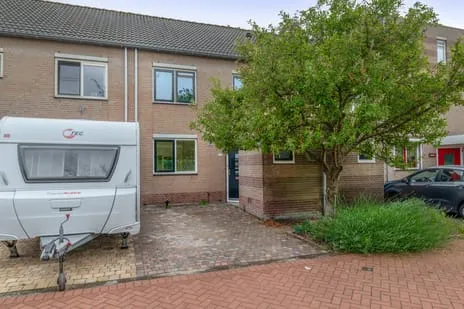 Terraced house for sale: Frambozengaarde 4, De Gaarden en Windas Schiedam