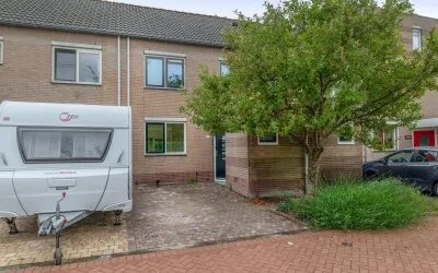 Tussenwoning te koop: Frambozengaarde 4, De Gaarden en Windas Schiedam