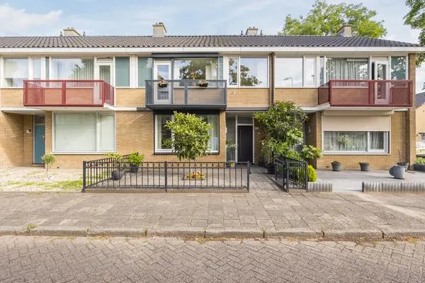 Tussenwoning te koop: Frans Halslaan 40, Scherpdeel Roosendaal