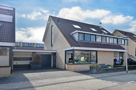 Tussenwoning te koop: Frans Halslaan 6, Oosteindsche Ackers Bergschenhoek