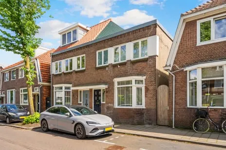 Twee-onder-één-kap te koop: Frans Halsstraat 7, Schilders- en Waddenbuurt Zaandam