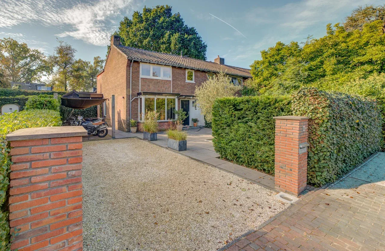 Hoekwoning te koop: Frans Langeveldlaan 16, Laren