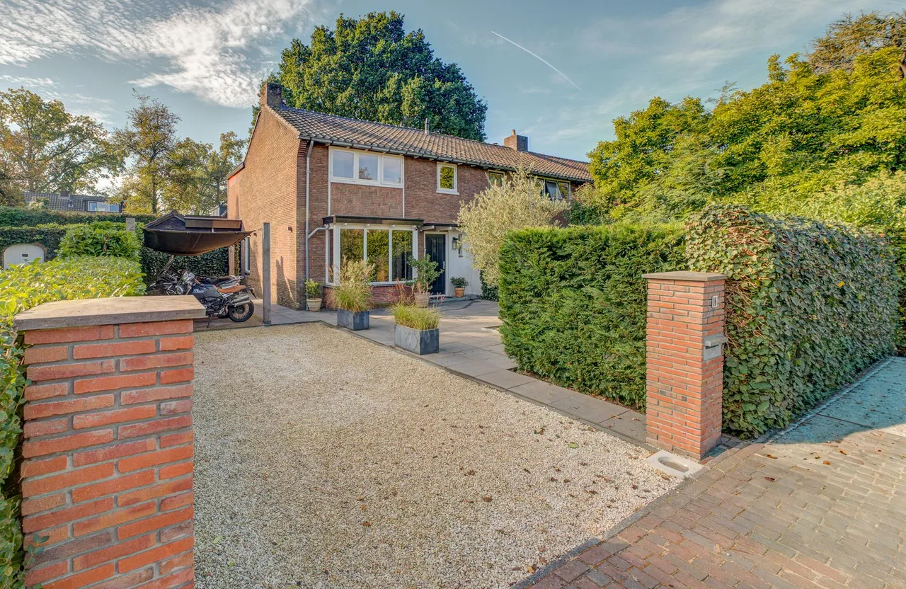 Hoekwoning te koop: Frans Langeveldlaan 16, Laren (Nh)