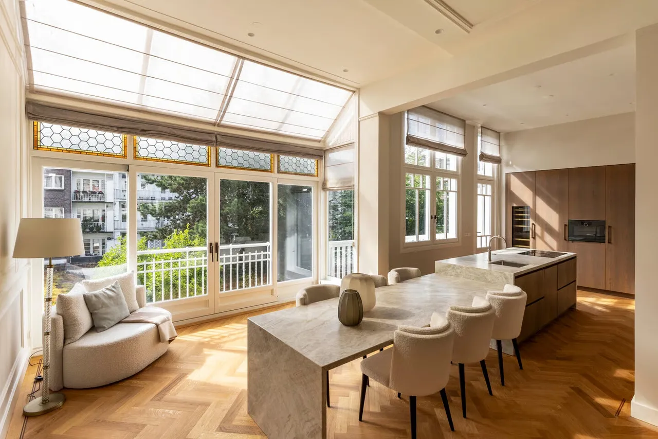 Apartment for sale: Frans van Mierisstraat 61-2, Johannes Vermeerbuurt Amsterdam
