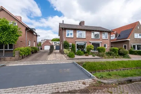 Twee-onder-één-kap te koop: Frans van Mierisstraat 66, Orden Apeldoorn