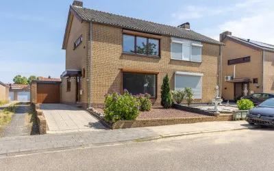 Twee-onder-één-kap te koop: Frans Halsstraat 13, Broeksittard Sittard
