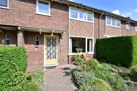 Tussenwoning te koop: Frans Langeveldlaan 23, Zevenend Laren (Nh)